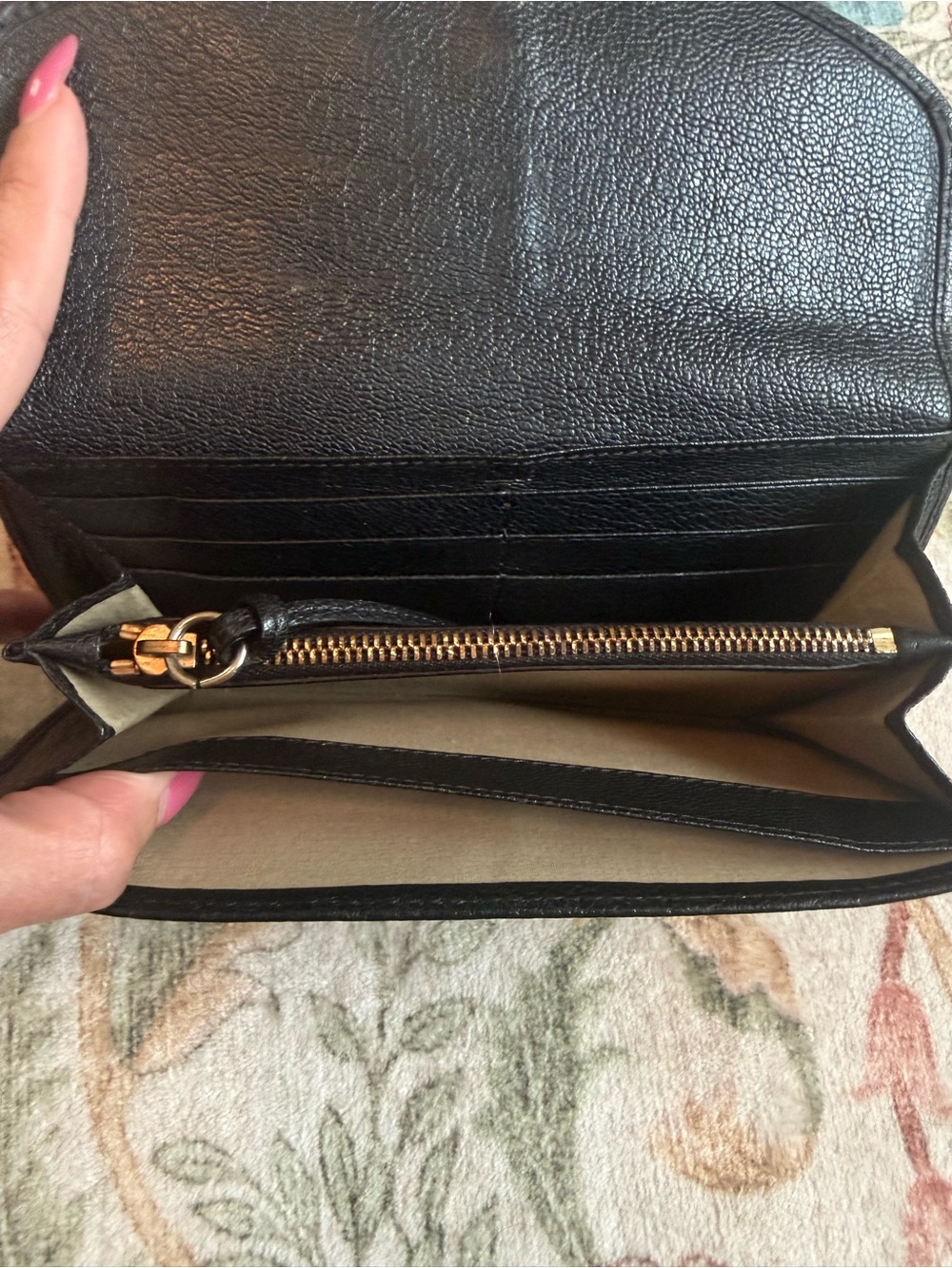 Chloé Black Leather Bow-Accent Continental Wallet - Picture 3 of 10